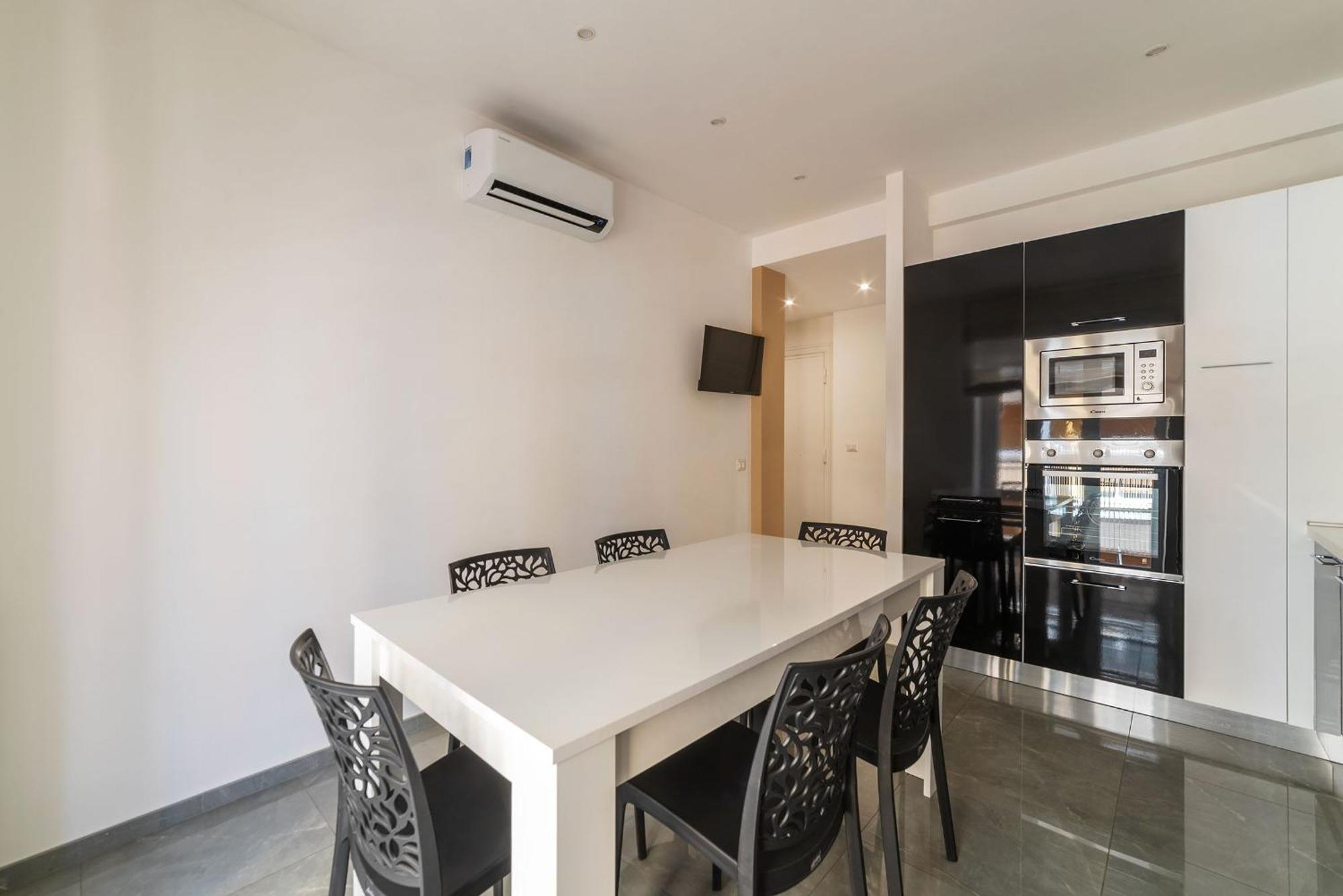 Апартаменты Joivy Delightful 3-Bed Flat With Balcony Рим Экстерьер фото