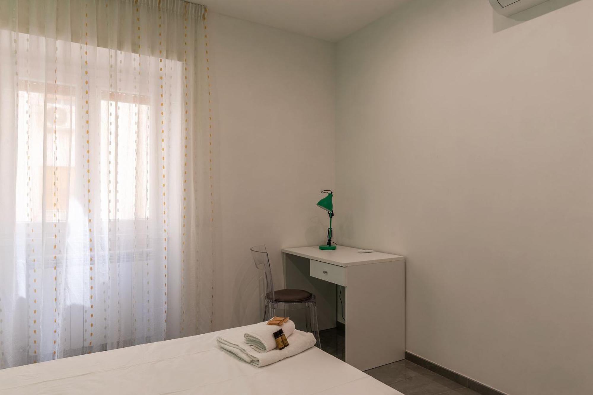 Апартаменты Joivy Delightful 3-Bed Flat With Balcony Рим Экстерьер фото